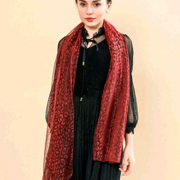 Leopard pattern scarf - Picture 3 of 3